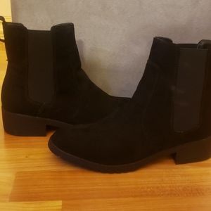 Suede boots